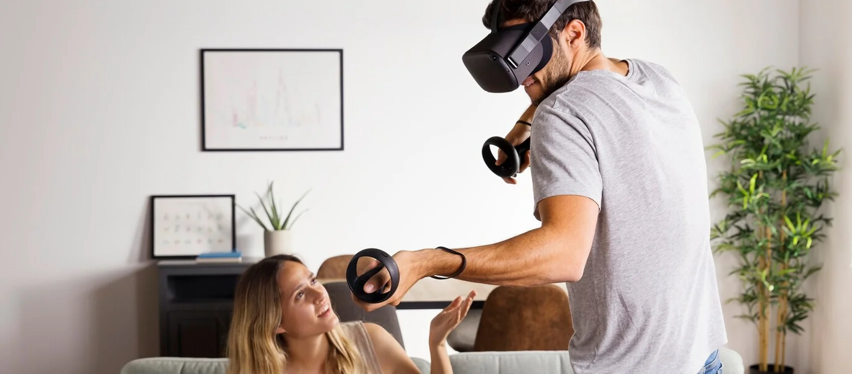 Virtual Reality and Augmented Reality Difference